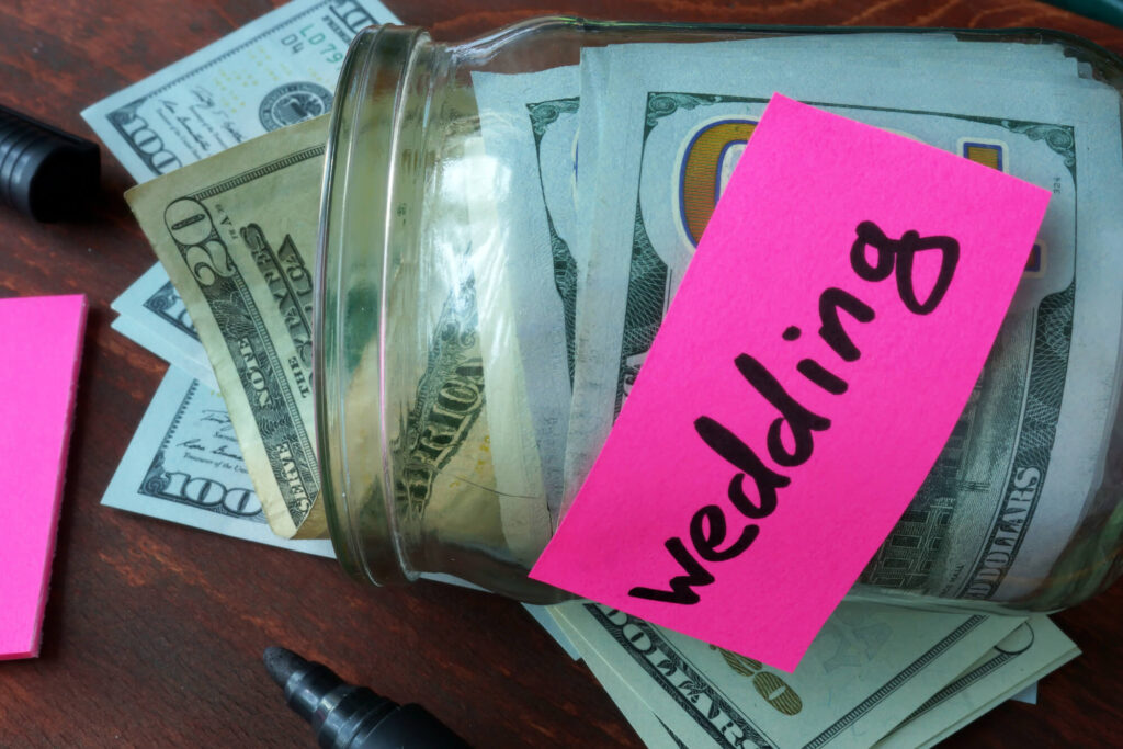savings jar with cash and wedding post-it